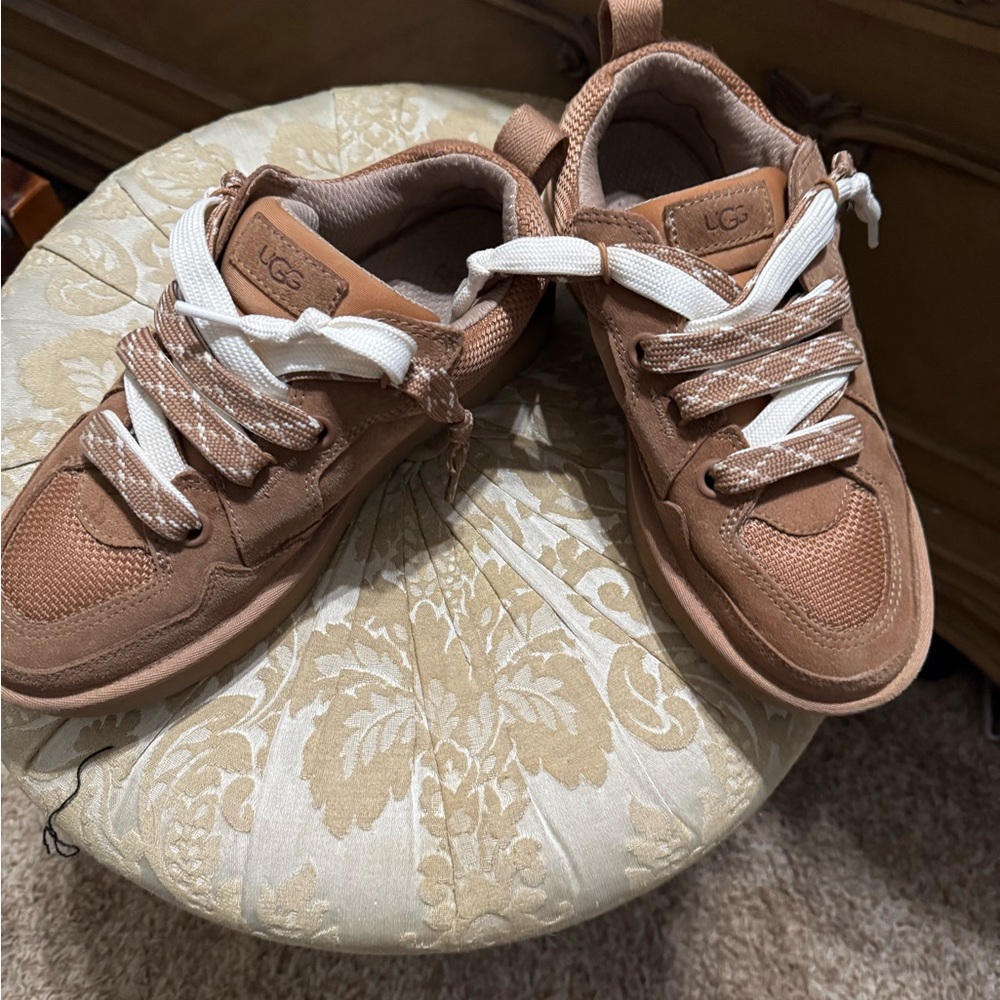 UGG Lowmel Sneakers